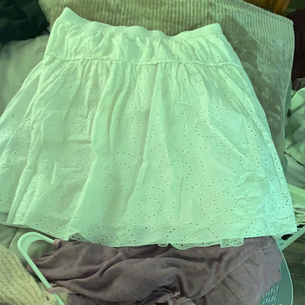 Trendy white floral skirt